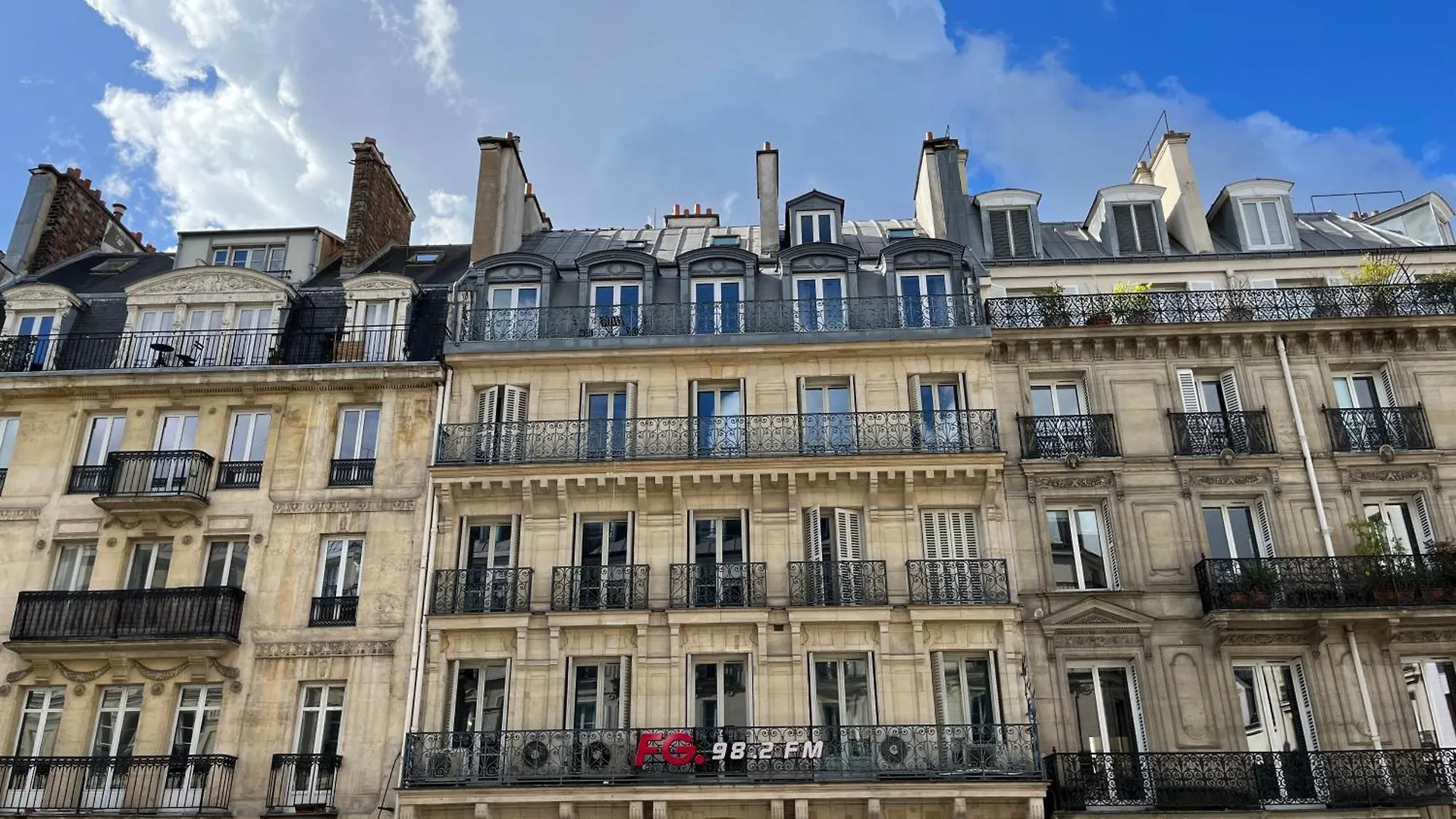 Central & Functional Apartment At Chatelet